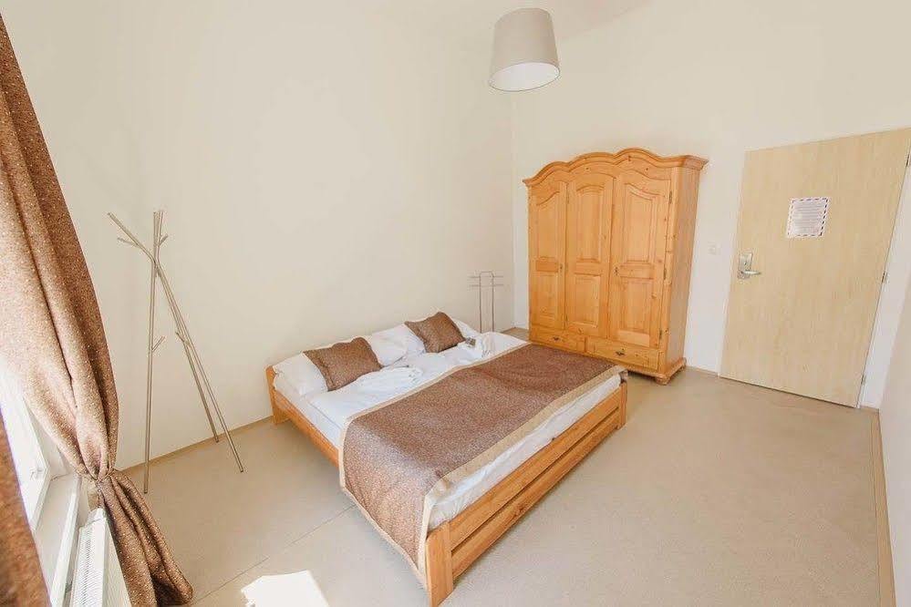 Hostel Post *
